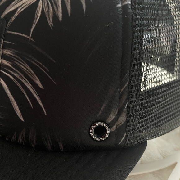 Quicksilver Palm Leaf SnapBack Cap - Picture 4 of 9